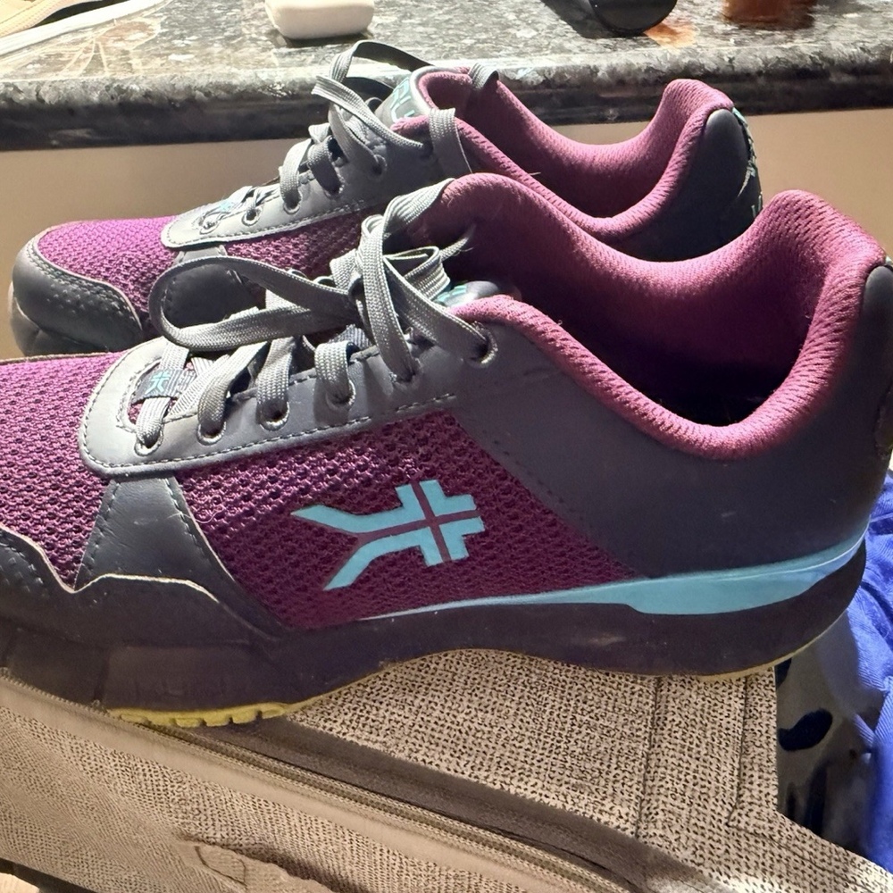KURU Women’s Low Top Athletic Sneaker Lace Up size 10